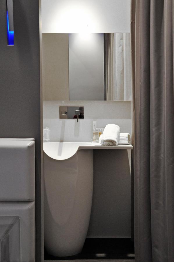Single Room King Size Bed Balcony